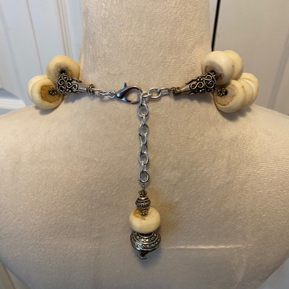 Statement necklace hand carved beads - Picture 5 of 6